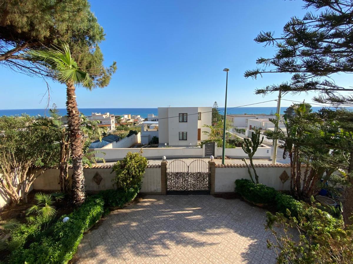 Sea View - Beautiful Terrace With Bbq Apartamento Triscina Exterior foto
