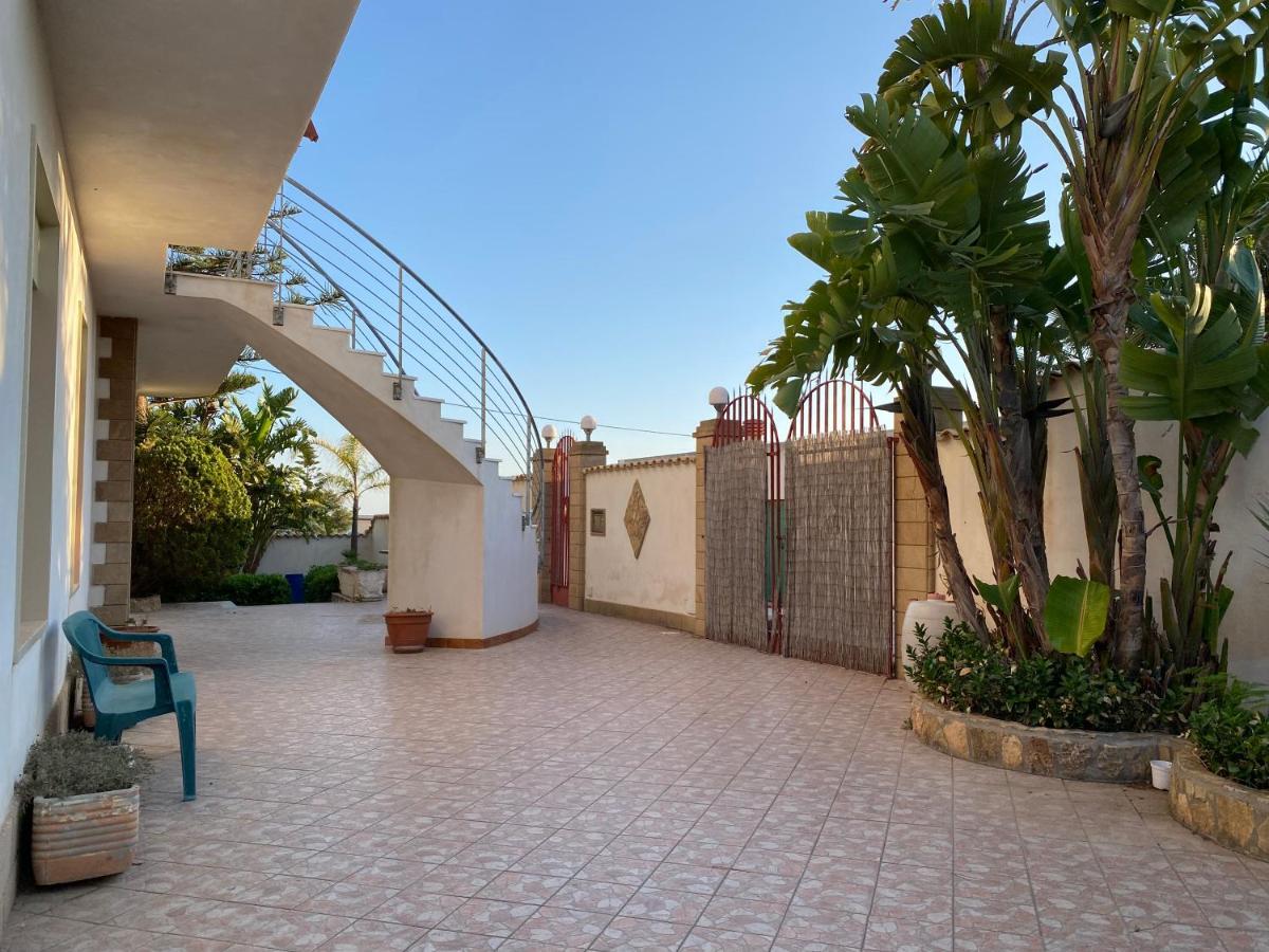 Sea View - Beautiful Terrace With Bbq Apartamento Triscina Exterior foto