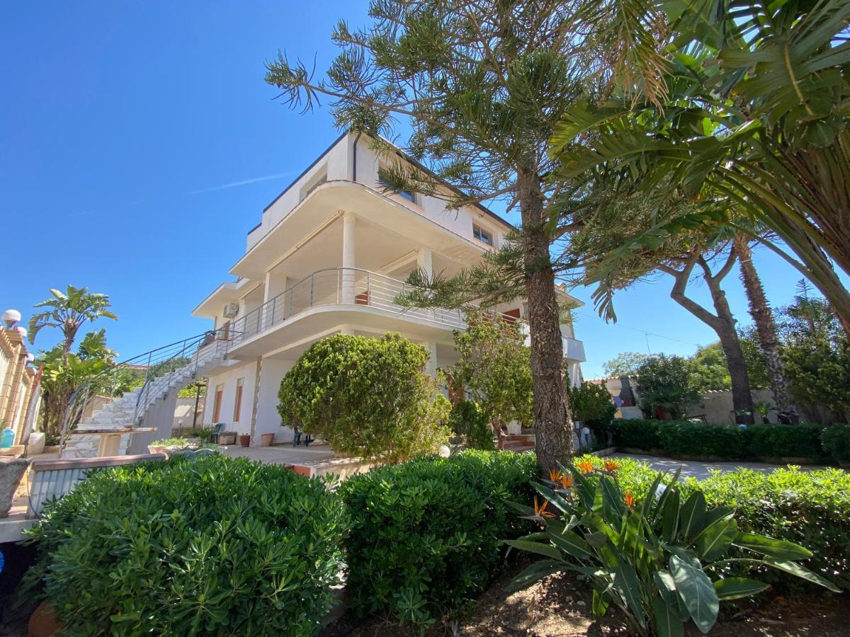Sea View - Beautiful Terrace With Bbq Apartamento Triscina Exterior foto